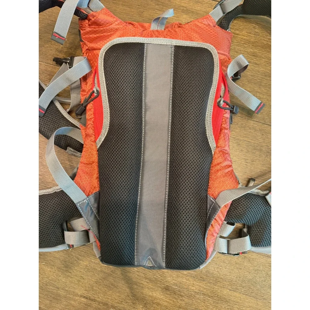 NWOT Topi Hydration Backpack Orange Grey 2L Bladder Hiking Running Trail Bag‎